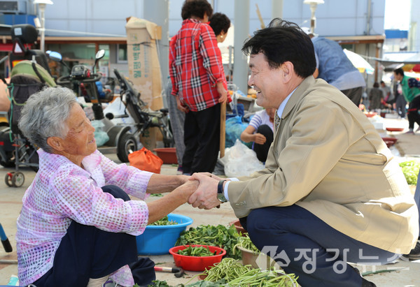 정종순 군수 시장 상인 방문