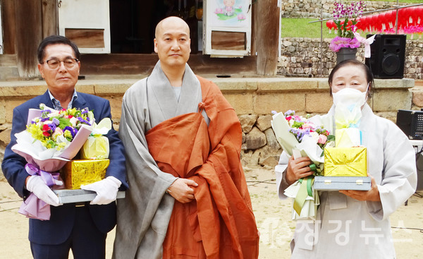 강진 무위사 임창주 신도 / 법오주지스님 / 박옥순 신도