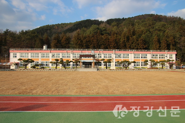 군동초등학교 전경