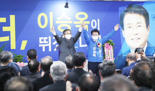 이승옥 강진군수 예비후보와 김승남 국회의원