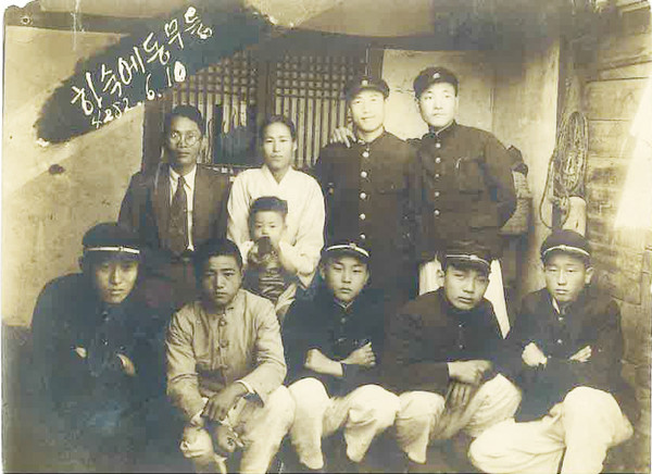 목포사범학교 재학시절 조정순(뒷 줄 맨 오른쪽 1949년)