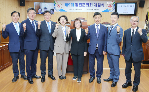 서순선. 정중섭. 윤영남. 김보미. 유경숙. 위성식. 노두섭. 김창주 의원