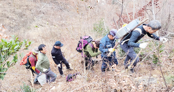 봉덕산 표지석 운반