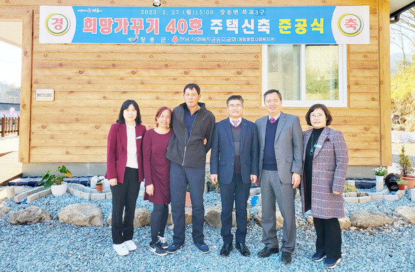 오른쪽 세번째 최영태 지사장