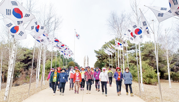 강원도 철원 백마고지 전승지(태극기 거리)