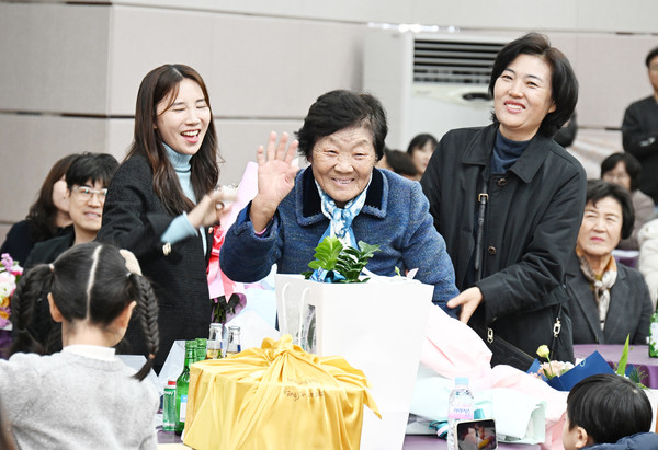 한태선 수상자 어머니