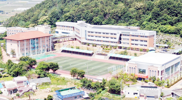 강진고 전경
