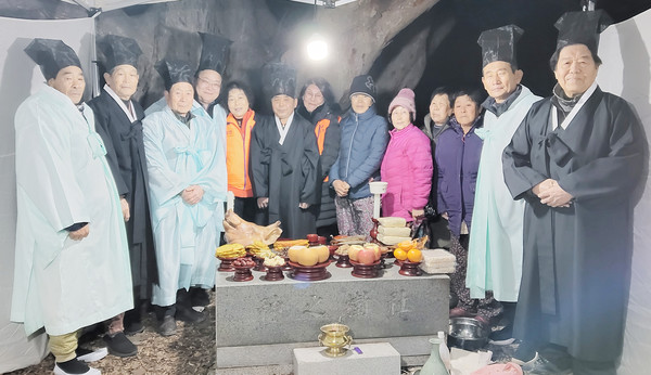 제관과 주민들