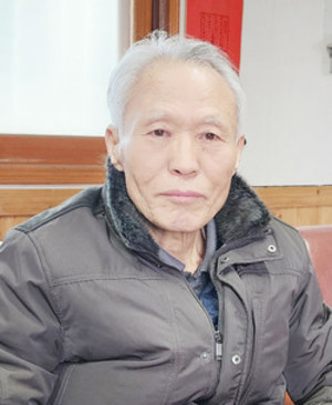 홍인표 소설가