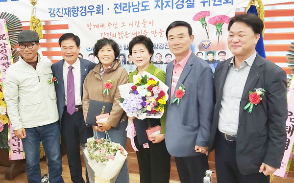 수상자와 함께