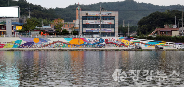 장흥고싸움줄당긱 장흥 탐진강변에 벽화를 재탄생
