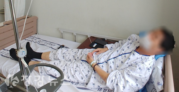 폭행당한 강진군청 간부 공무원이 강진의료원 의급실에서 치료받고 있다.