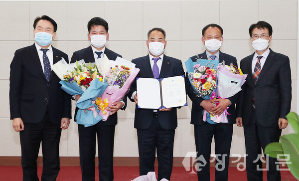 정종순 장흥군수 / 방요한 단장 / 임순종 대표 / 마종군 팀장 / 이승옥 강진군수