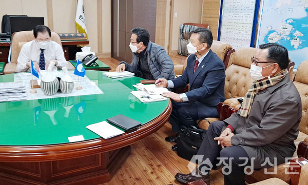 신우철 완도군수. 김용환대표. 김윤영 회장. 이인규전남 공동대표
