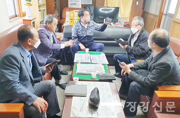 위정성 강사가 '스마트폰 활용 동영상 콘텐츠 제작' 강연을 하고 있다.(가운데)