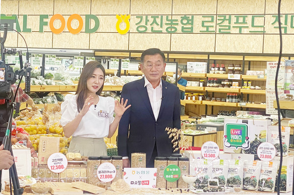 정옥태 조합장 라이브커머스를 통한 로컬푸드 판매