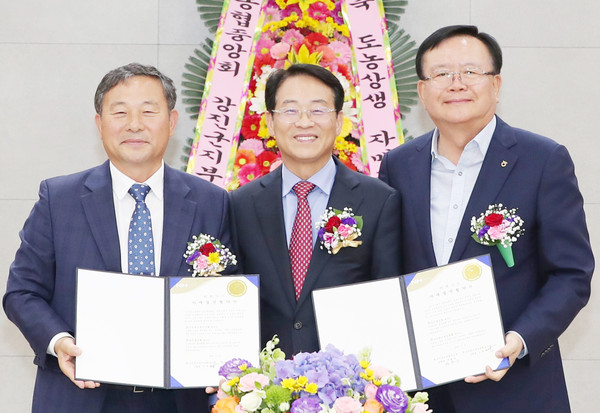 김영래 강진완도축협조합장 / 강진원 강진군수 / 안용승 남서울농협 조합장
